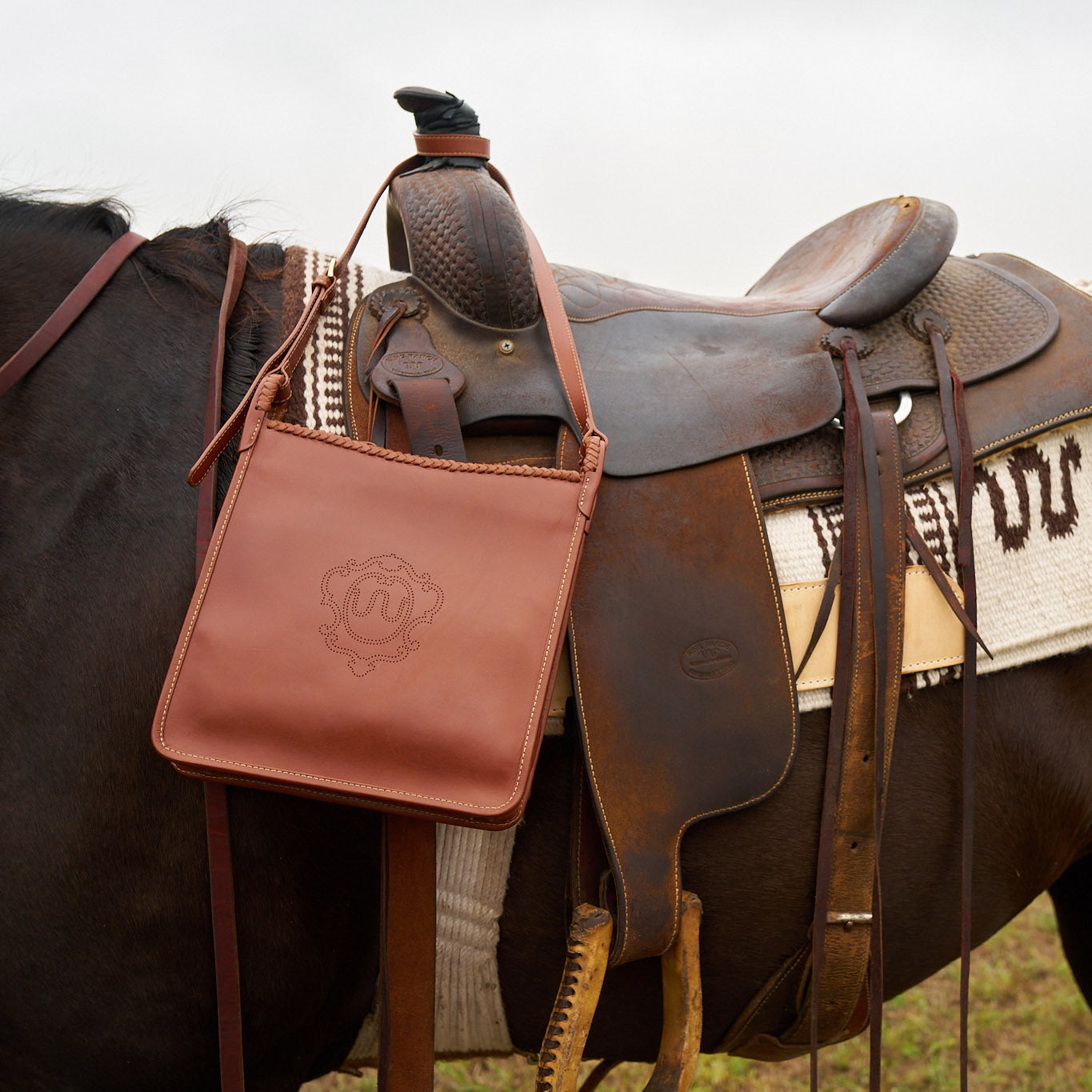 Engrave the cross 鞄 Whipstitch Crossbody – King Ranch Saddle Shop