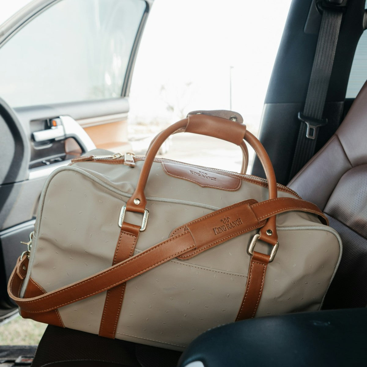 Canvas Armstrong Traveler