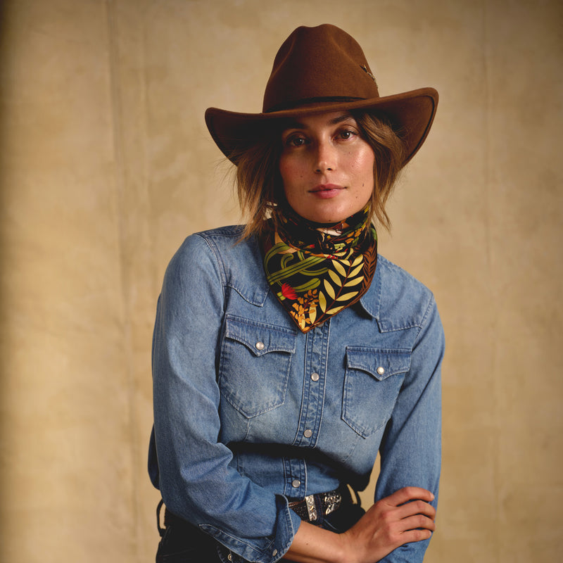 Women's Denim Pearl Snap Shirt | BLUE / Small